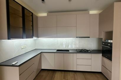 იყიდება ახალი გარემონტებული 3 ოთახიანი ბინა